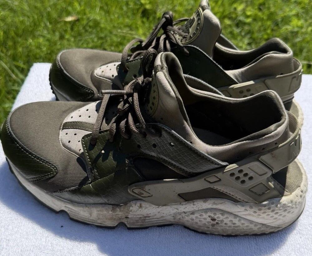 Nike Air Huarache Run Neutral Olive Green Women's Size 11 Sneakers 634835-201